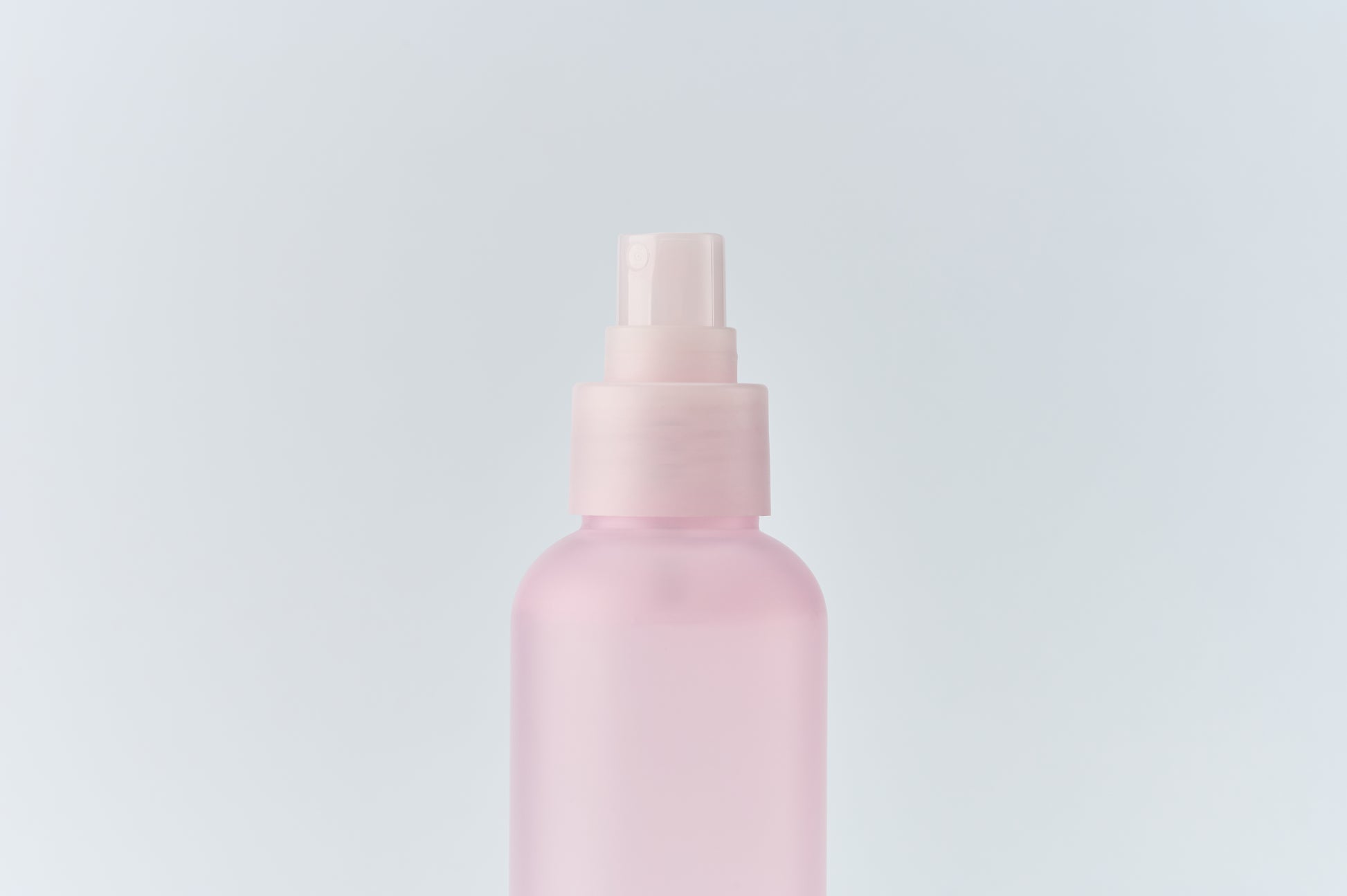 Packaging elegante e minimalista del toner viso coreano Magnolia Hydro Glow

